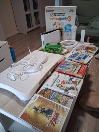 Consola Nintendo Wii con 10 Juegos y Wii Fit