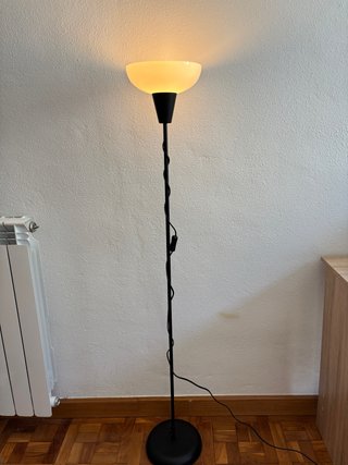 Lámpara de pie IKEA negra