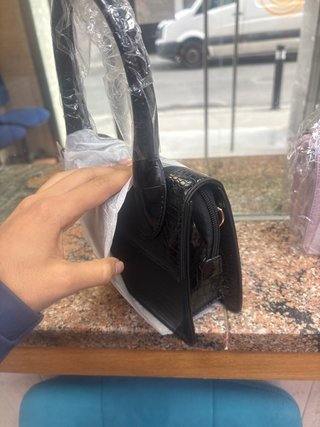 Cartera de mano negra