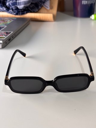Gafas de sol Miu Miu negras