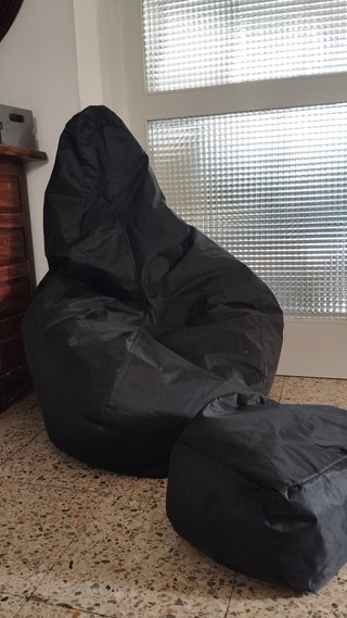 Puff Negro "pera" con Reposapiés
