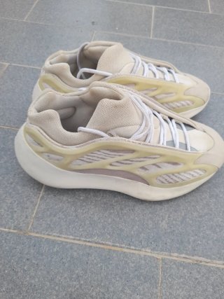 Zapatillas Adidas Blancas y Beige