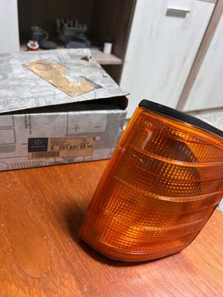 Intermitente delantero izquierdo Mercedes-Benz