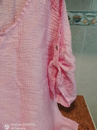 Camisa Rosa con Detalle de Encaje
