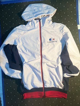 Chaqueta Lacoste Blanca y Azul