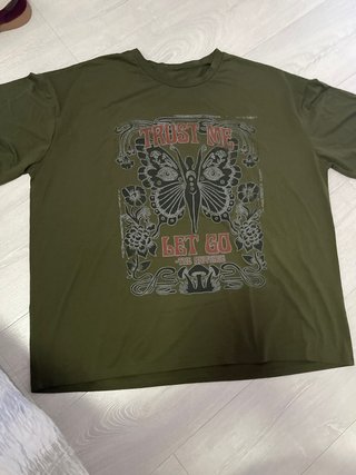 Camiseta Verde con Estampado