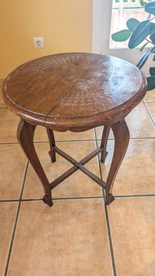 Mesita de salón redonda de madera