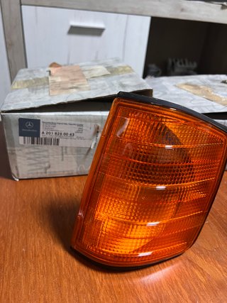 Intermitente delantero izquierdo Mercedes-Benz