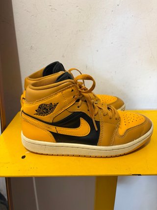 Zapatillas Jordan Amarillas y Negras