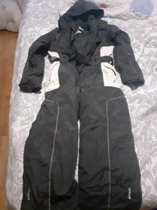 Mono de esquí negro y blanco talla 6 años