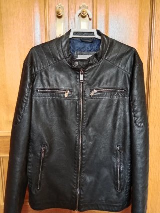 Chaqueta de cuero negra