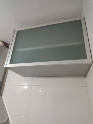 Mueble de cocina con puerta de cristal