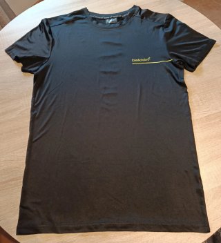 Camiseta deportiva Bekkin negra