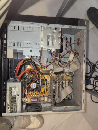 Ordenador de sobremesa antiguo