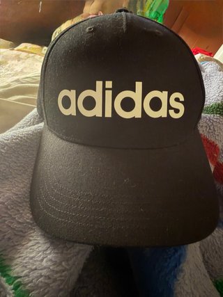Gorra adidas Negra