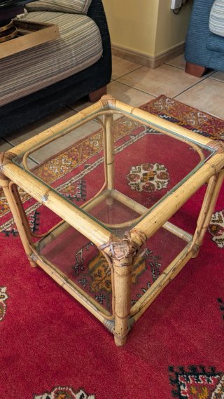 Mesa de centro de ratán y cristal