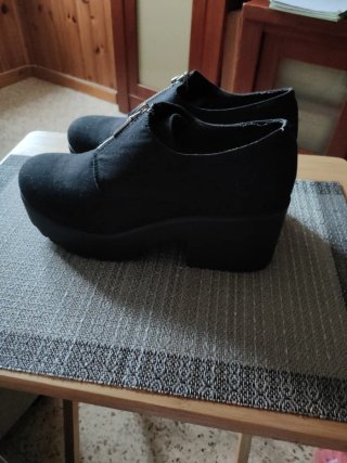 Zapatos Negros con Plataforma y Cremallera
