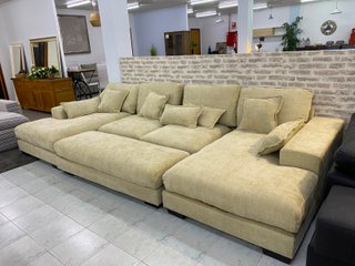 Rinconera beige grande con cojines y puff