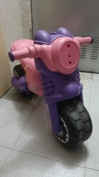 Moto correpasillos Molto para niños