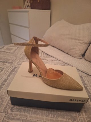 Zapatos de vestir Marypaz dorados