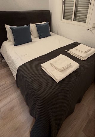 Cama matrimonio– Colchón, somier, cabecero