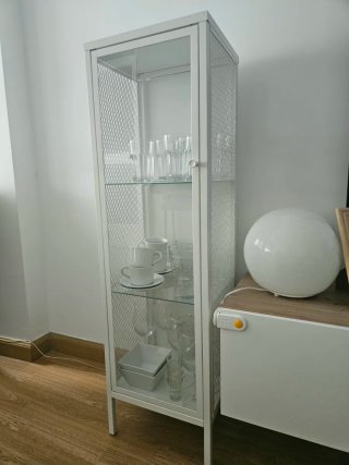 Vitrina Blanca de Metal y Cristal