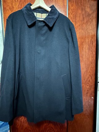 Chaqueta negra con cuello de pana