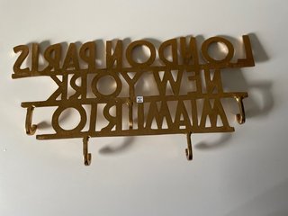 Perchero de puerta decorativo dorado
