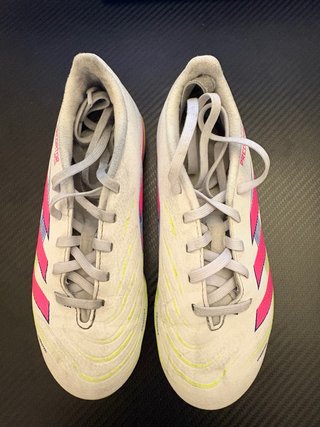Botas de fútbol Adidas Predator para niño talla 33