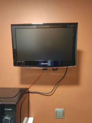 TV Samsung 19 con Soporte de acero
