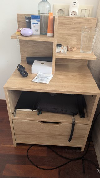 Mesa auxiliar de madera