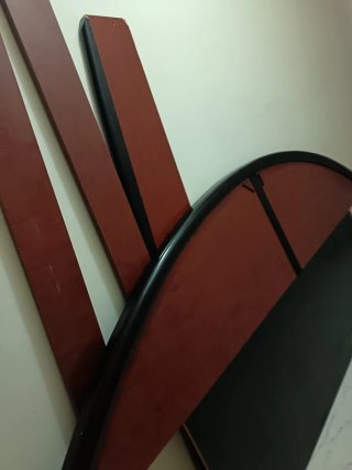 Cama de Matrimonio de Madera y Metal