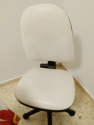 Silla de escritorio blanca