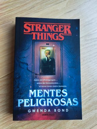 Libro Mentes peligrosas Stranger Things
