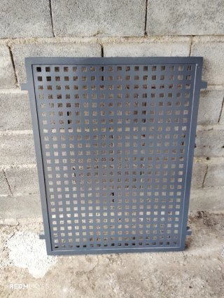 Reja Metálica con Diseño Cuadrado