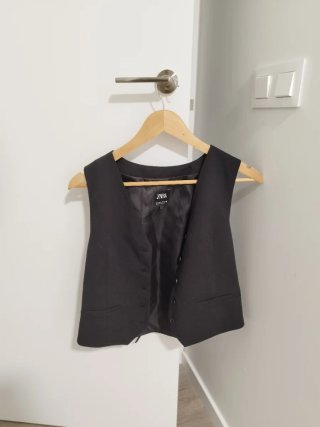 Chaleco negro Zara