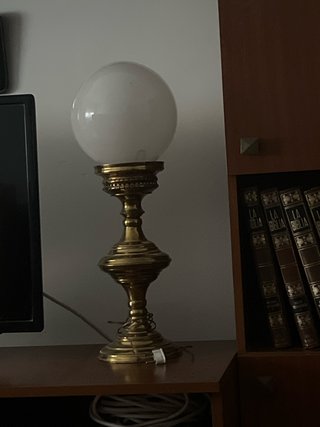 Lámpara de mesa clásica dorada