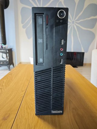 PC Lenovo ThinkCentre con teclado