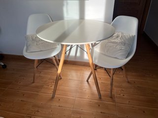 Mesa Redonda y 2 Sillas Estilo Nórdico