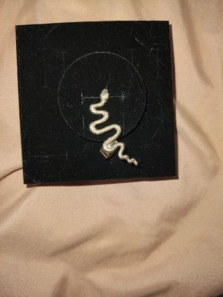 Pendiente con forma de serpiente