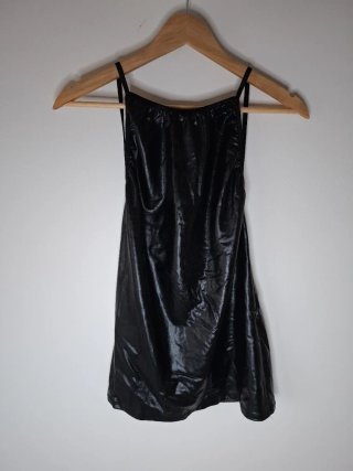 Vestido de charol negro