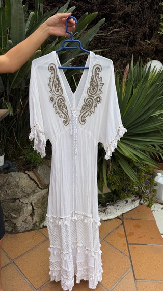 Vestido largo blanco con bordados