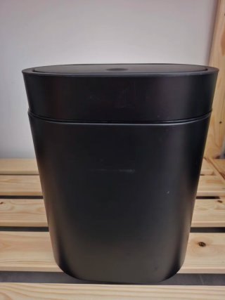 Papelera Negra con Tapa a Presión 4L