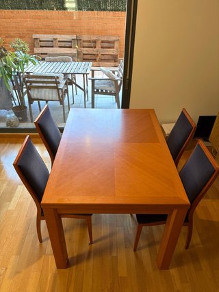 Mesa de comedor de madera extensible con 4 sillas