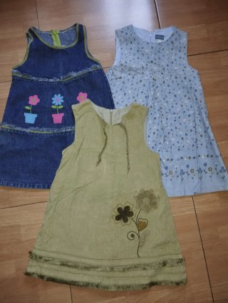 Lote de 3 Vestidos para Niña Talla de 3-4 años.