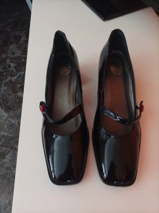 Zapatos de Mujer Charol Negro . Nuevos a estrenar.