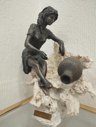 Escultura Mujer con Cántaro - Toni Camps Carol