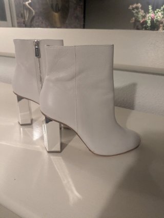 Botines Blancos con Tacón Metalizado