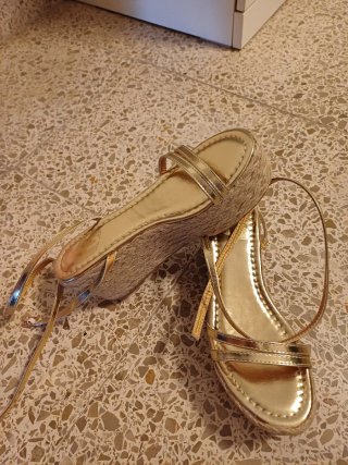 Sandalias de cuña doradas Shein