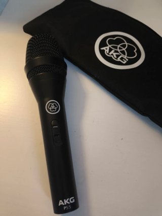 Micrófono AKG P5S con funda